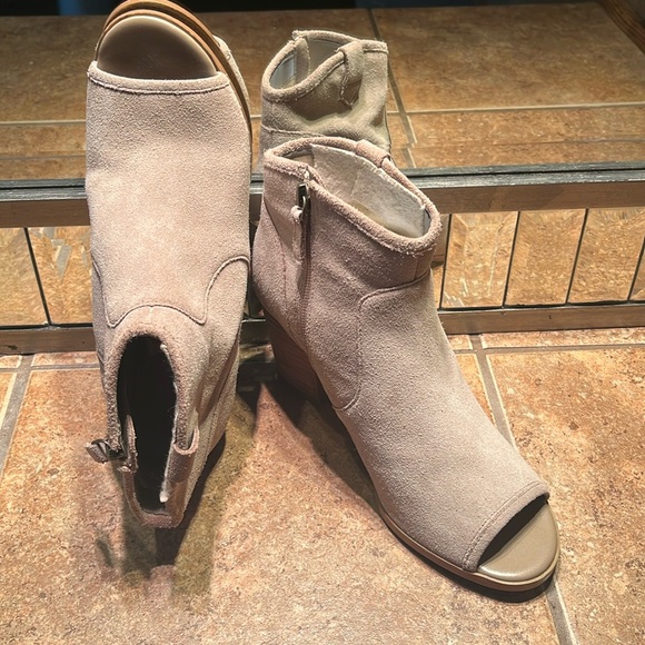Crown Vintage Taupe Suede Open Toe Booties - Picture 3 of 8